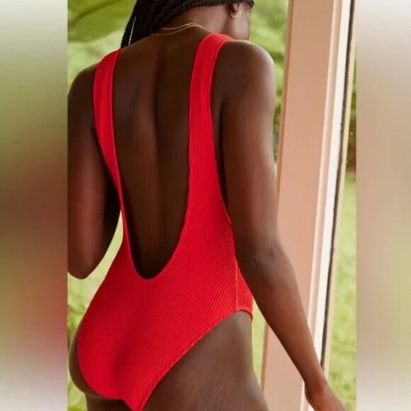 Aerie Resort Red Crinkle Birthday Scoop Cheekiest One Piece Swimsuit Size Medium - Picture 7 of 9